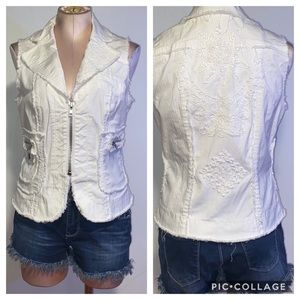 Jendo White Embroidered Vest